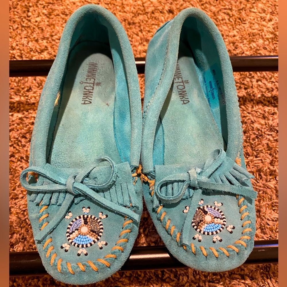 Minnetonka turquoise hand beaded moccasins in size 7